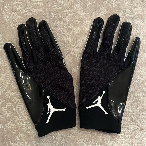 Brand New Nike Jordan Football Gloves Vapor Knit 4.0 Flexible Stretch Black - Picture 1 of 11